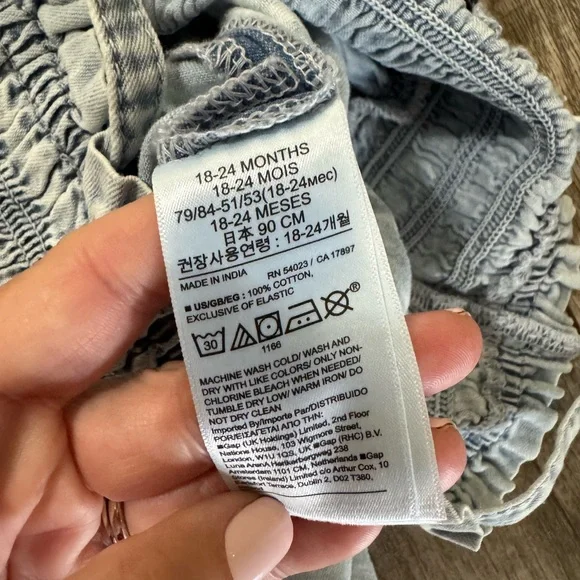 GAP 18-24 month toddler light wash denim Jumpsuit Romper with Smocked chest - Picture 6 of 6